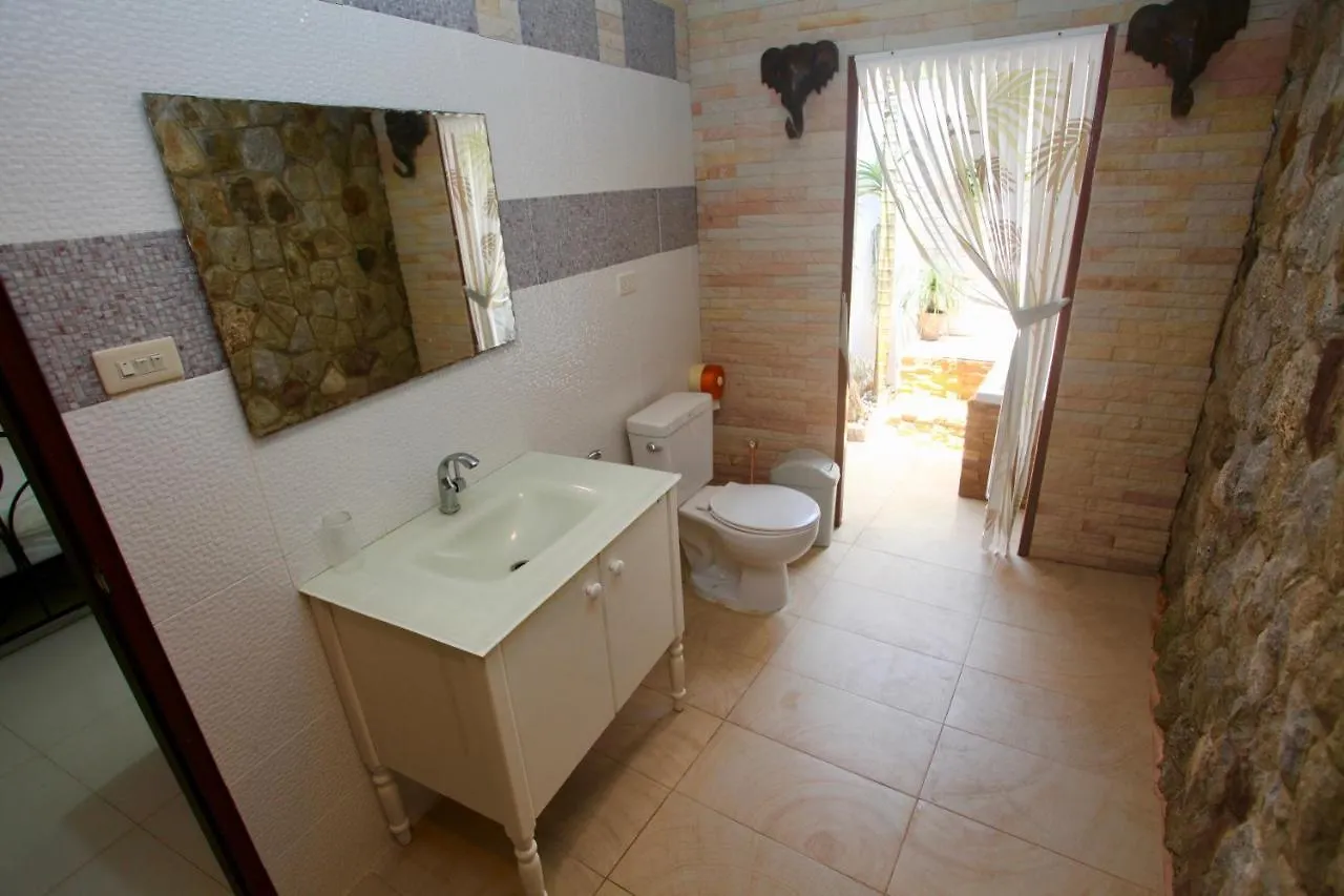 Gasthof Sunshine Guesthouse And Diving School Phuket