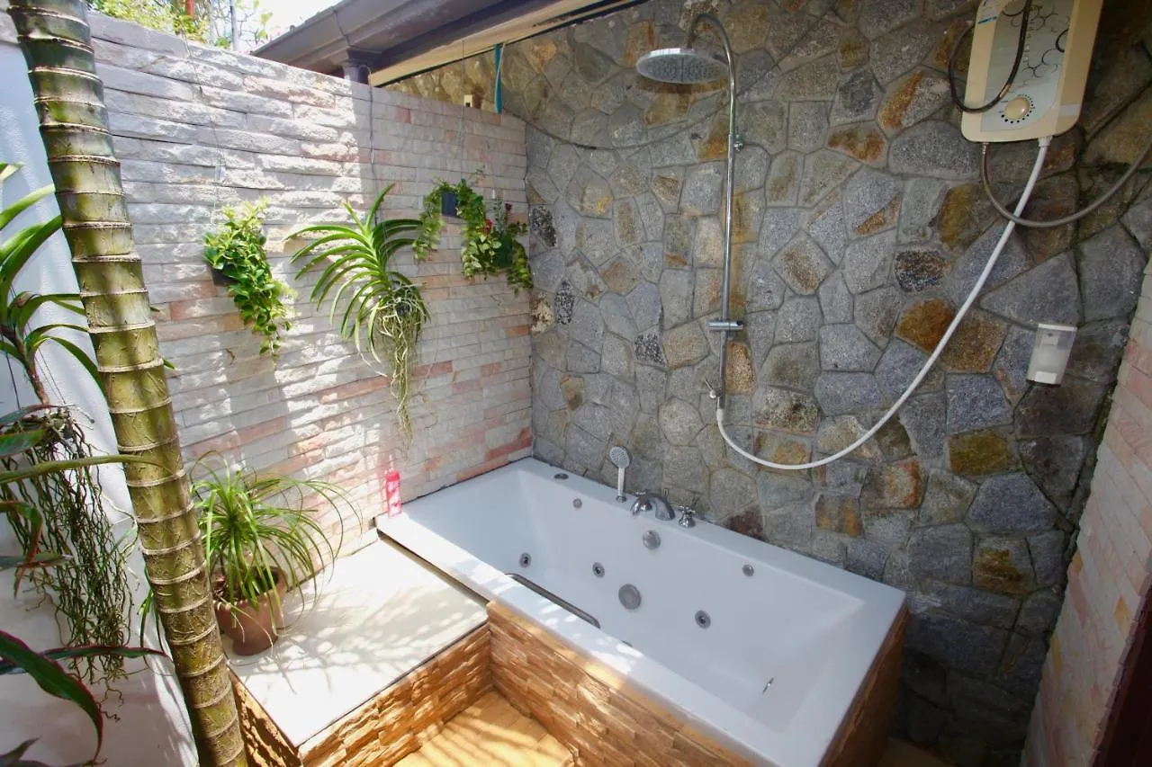 Sunshine Guesthouse And Diving School Пхукет