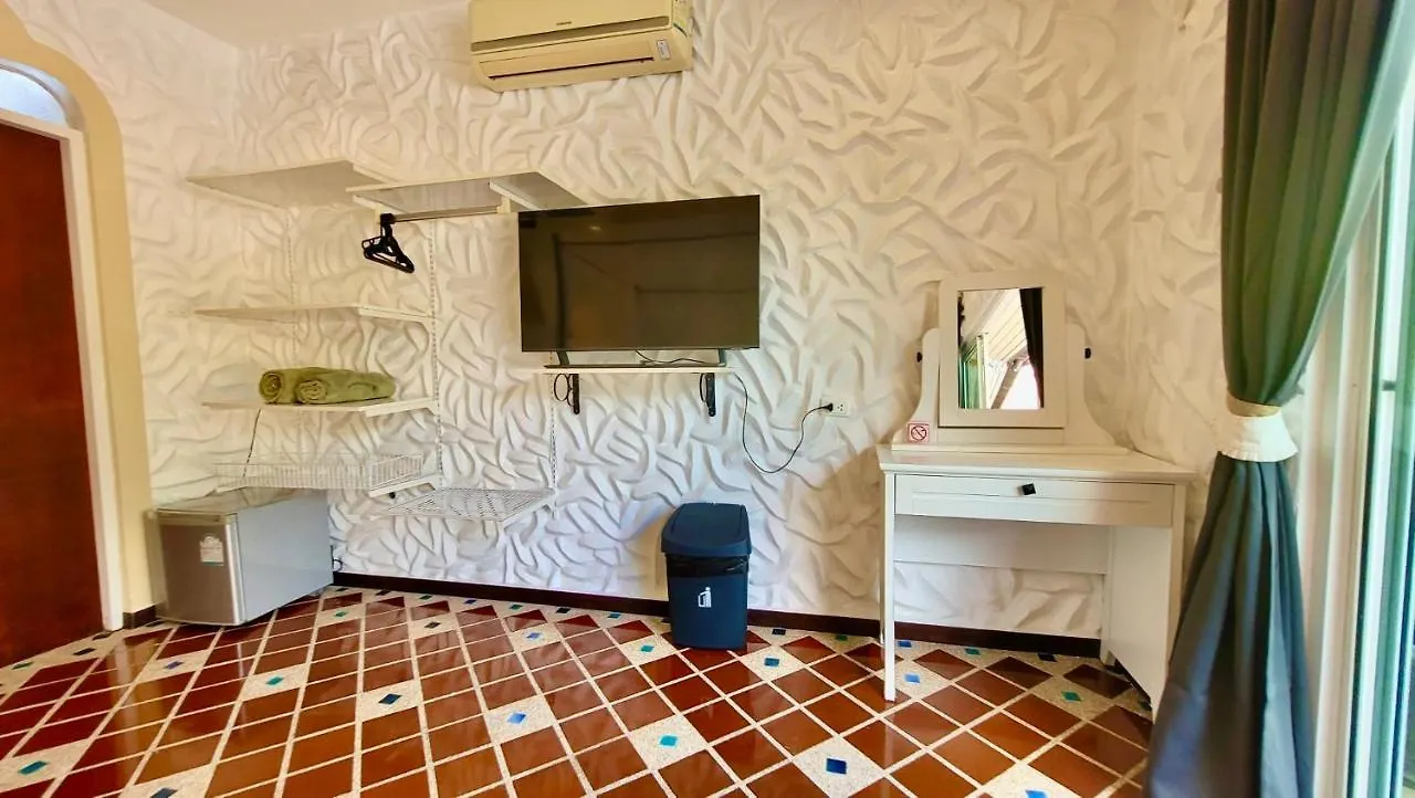 Sunshine Guesthouse And Diving School Пхукет Гостевой дом
